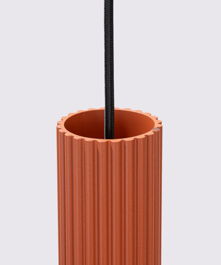 Pakabinamas šviestuvas KARBON 3L raudona ochra