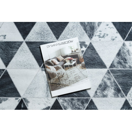 Kilimas PATCHWORK 21722 pilka - Karvės oda, Trikampiai
