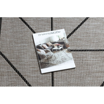 Kilimas sizalio virvelės FLOORLUX 20605 sidabras / juoda / smėlio spalvos TRIKAMPIAI, geometrinis